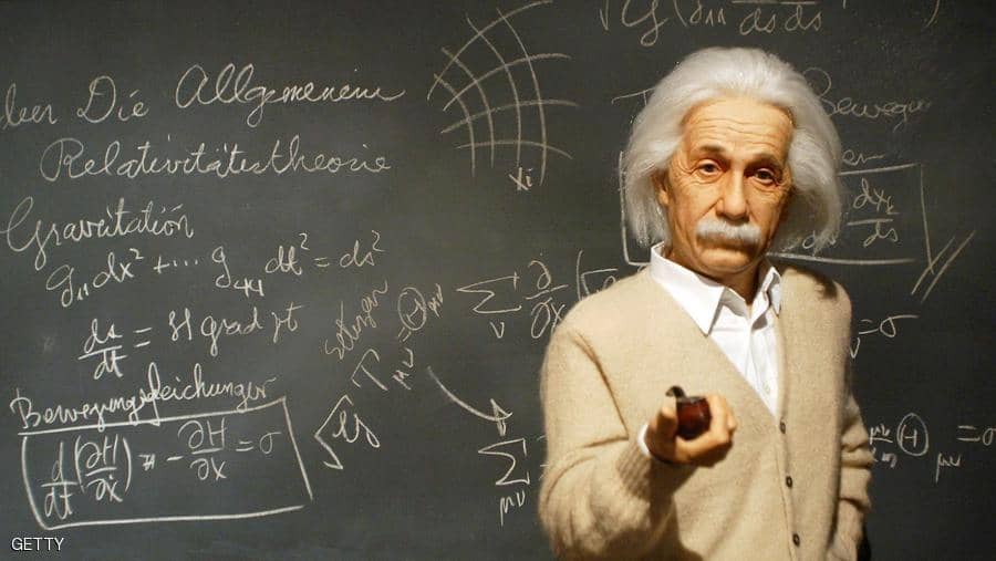 ما هي النظرية النسبية لأينشتاين؟