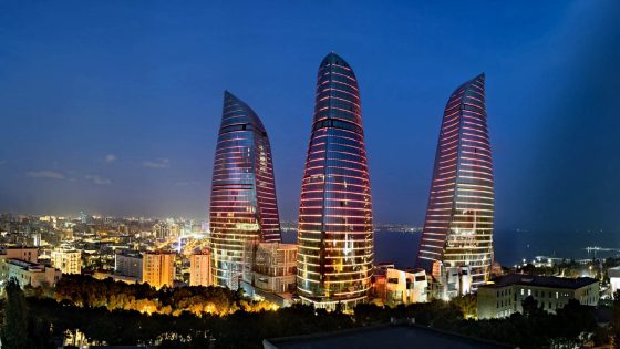 بم تشتهر دولة أذربيجان ؟