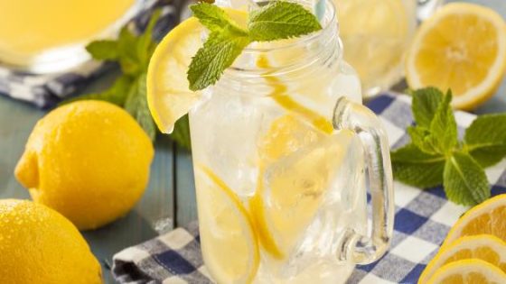طريقة عمل عصير الليمون بأكثر من وصفة