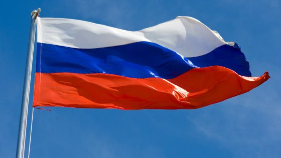 ما معنى ألوان علم روسيا ؟