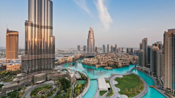 بم تشتهر مدينة دبي ؟