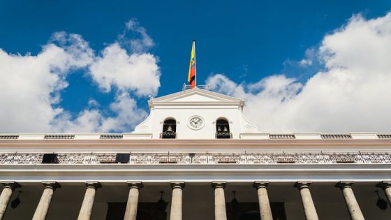 ما هو نظام الحكم في الإكوادور؟