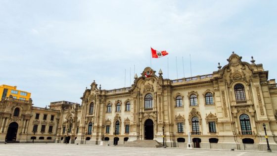 ما هو نظام الحكم في بيرو؟